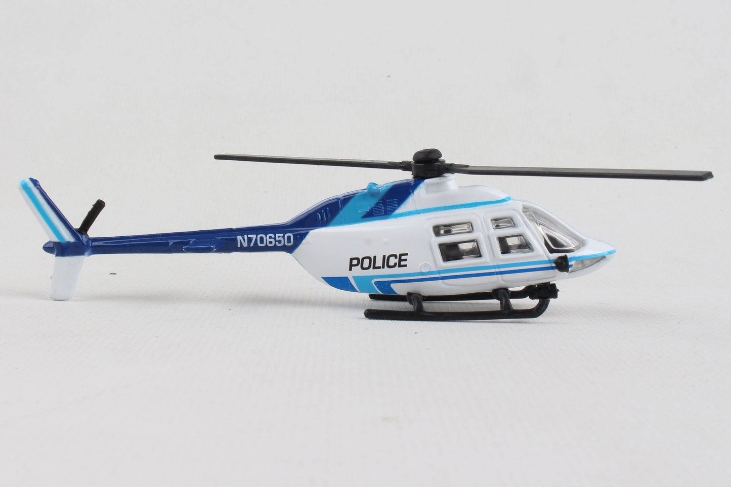 RW055 RUNWAY24 POLICE BELL 206 JETRANGER