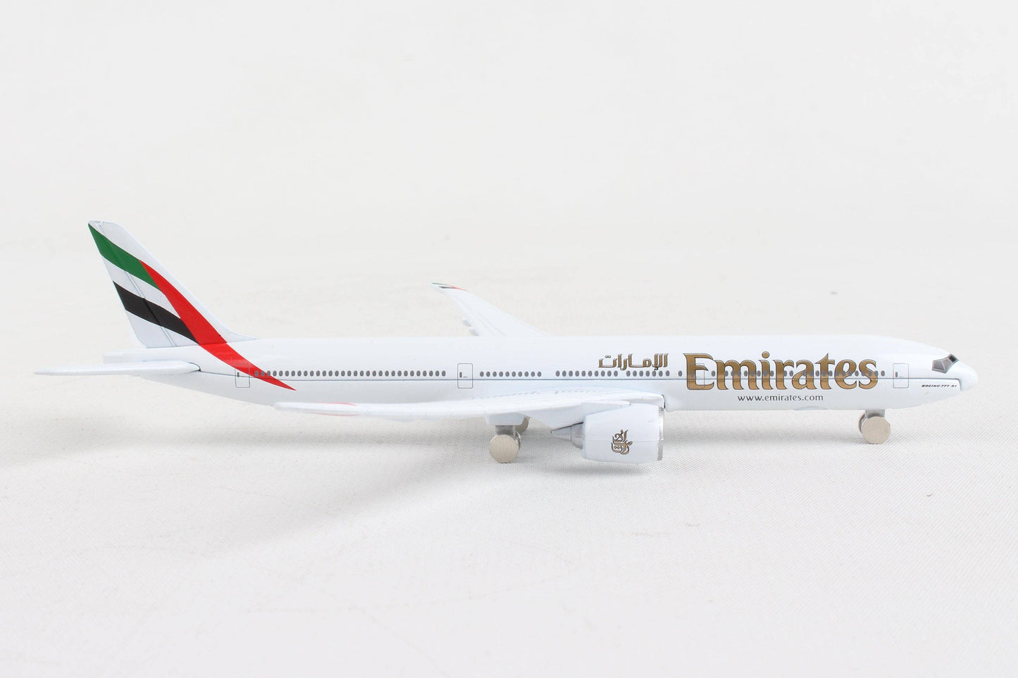 RT9905 Emirates 777x Single Plane by Daron Toys