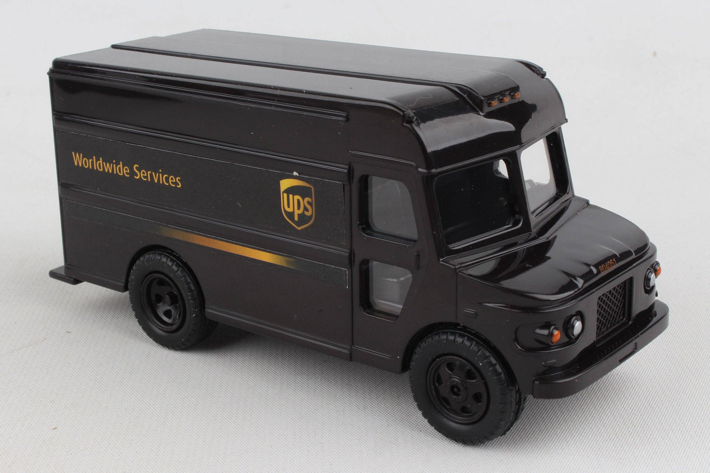 RT4349 UPS Pullback package car by Daron Toys