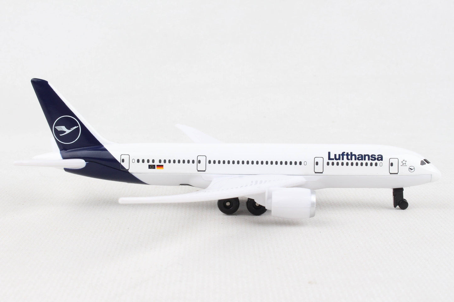 RT4136 Lufthansa 787 Single Plane by Daron Toys